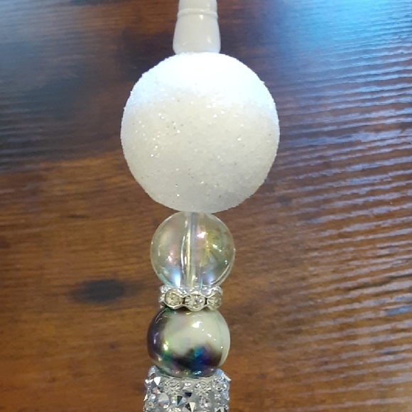 Elegant Custom Made White and Silver Beaded Pen - Picture 4 of 5